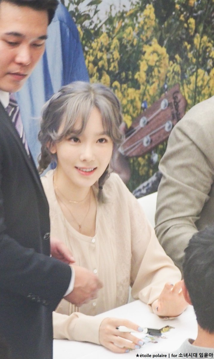 [PIC][23-09-2016]TaeYeon tham dự buổi Fansign cho thương hiệu nước uống "SAMDASOO" tại COEX Live Plaza vào tối nay - Page 4 CtDAd7vVUAASEpe