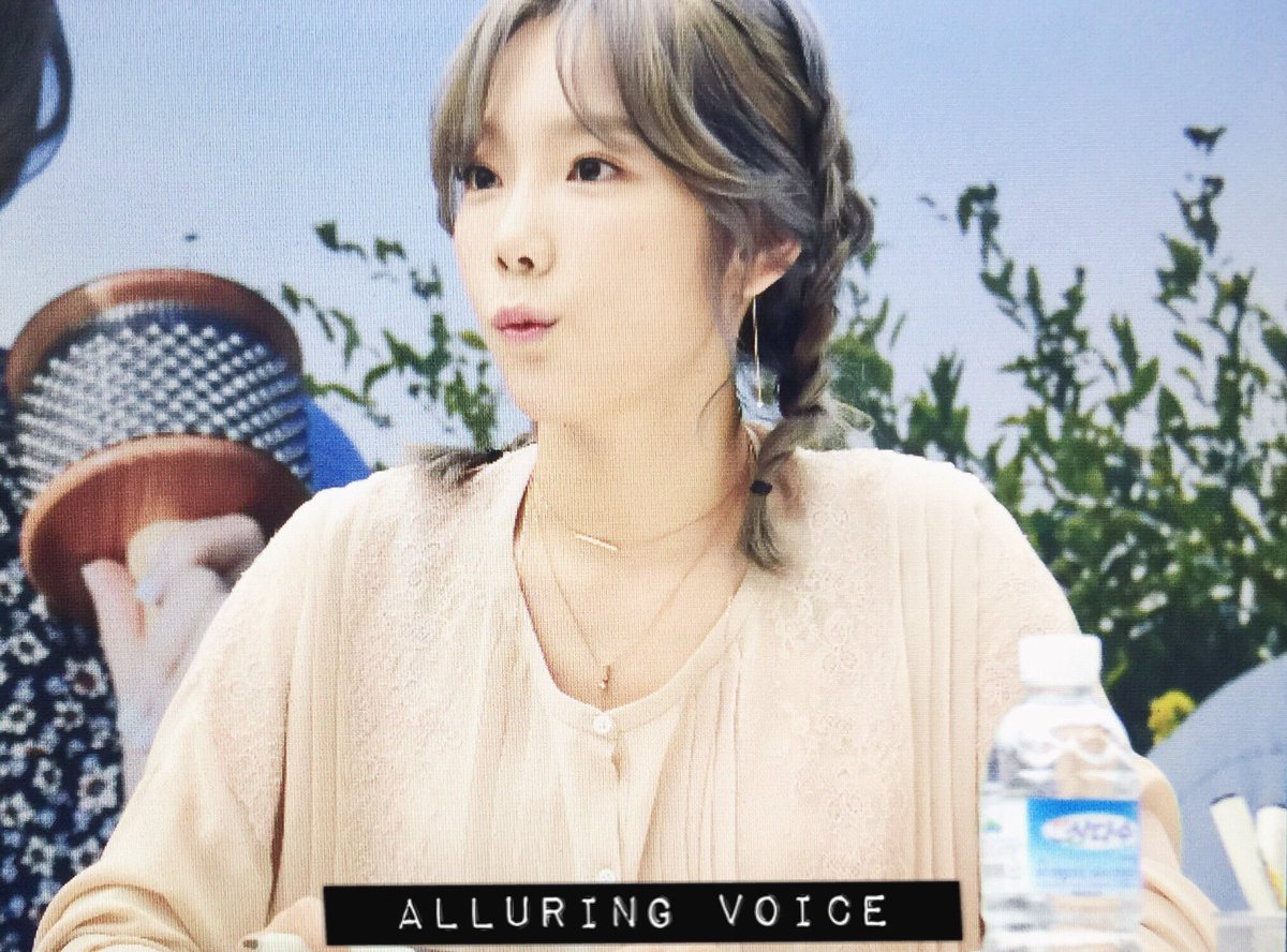 [PIC][23-09-2016]TaeYeon tham dự buổi Fansign cho thương hiệu nước uống "SAMDASOO" tại COEX Live Plaza vào tối nay - Page 2 CtDB6bZVYAANvMP