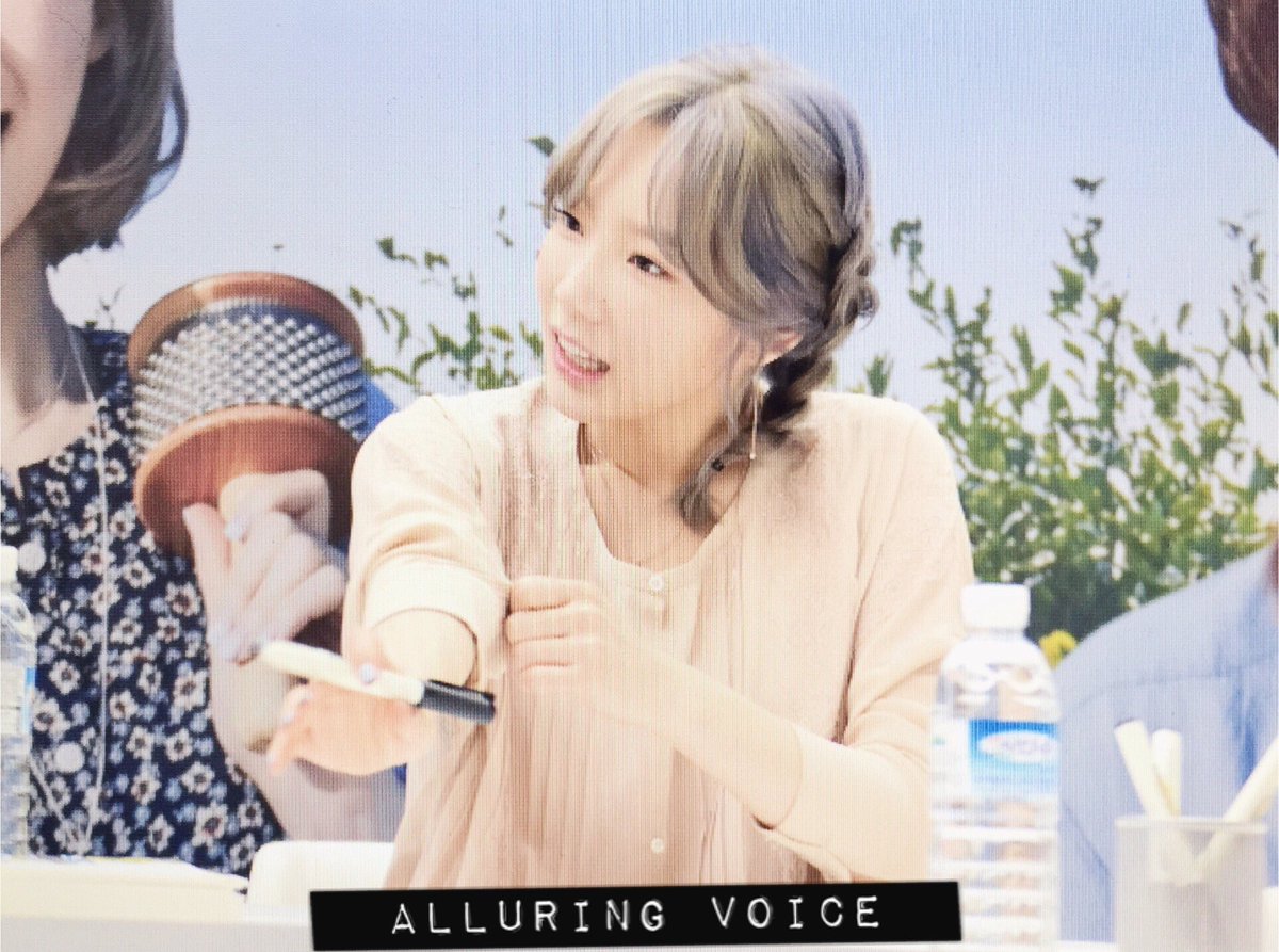 [PIC][23-09-2016]TaeYeon tham dự buổi Fansign cho thương hiệu nước uống "SAMDASOO" tại COEX Live Plaza vào tối nay - Page 2 CtDB6bcUkAIHcss