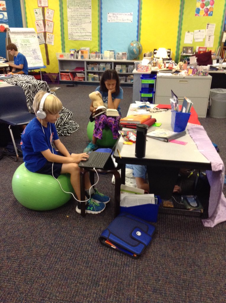 AESMrsPowley's tweet photo. Loving our comfy & cozy e-learning day at school!!@AESPanthers #readyforasnowday?!#effectiveelearning https://t.co/EOSEYLvCv7