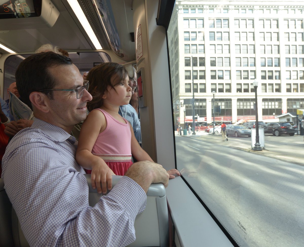 CityOfCincy's tweet image. Just two weeks after the grand opening, the @CB_Connector has provided more than 100,000 rides. cincinnati-oh.gov/streetcar/news…