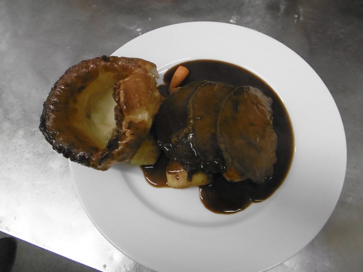 Sunday Lunch available 12-5 every Sunday. Choice of Sirloin of Beef, Chicken Supreme,Pork Belly, Lamb Shank. Veggie Dinner #SundayRoast