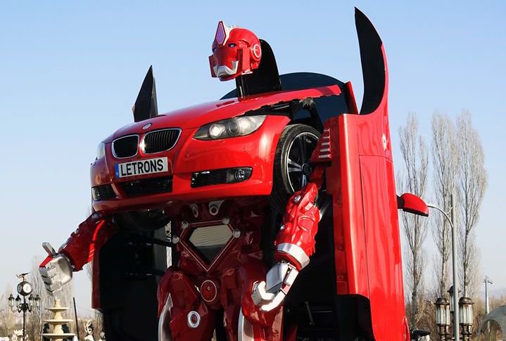LeTelegramme's tweet photo. #Letrons Une #BMW qui se transforme en #robot !  L'oeuvre d'une société turque, #Letvision. 
https://t.co/UozKLS2ed7 https://t.co/VgFro9eIAR