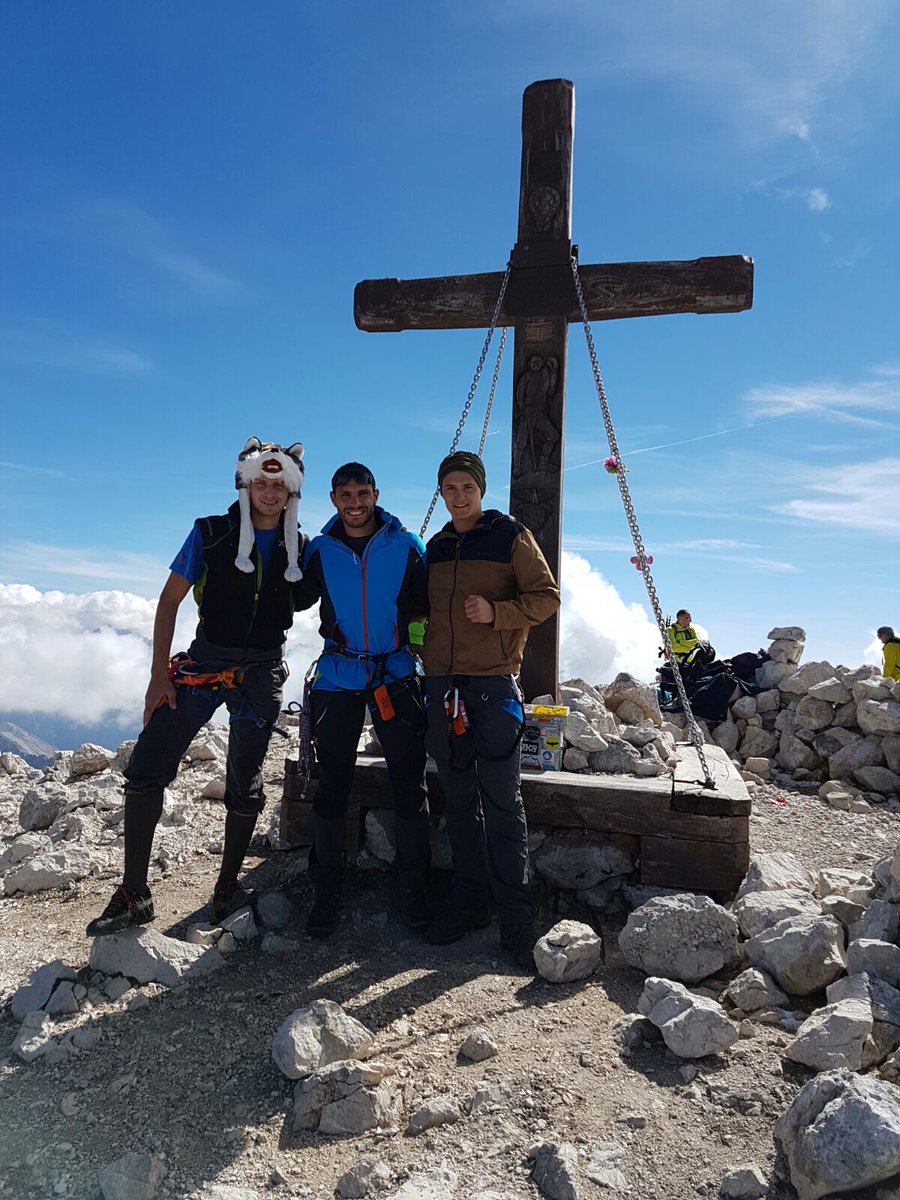 eliabrunelli's tweet photo. Cima più bella mai raggiunta, tra ferrata e crampi non vedevo la fine! #2667 #mangart https://t.co/vFYtg5DrHF