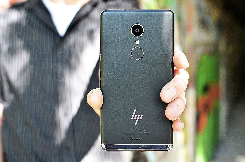 geekblogbrasi's tweet photo. Vendas do HP Elite X3 suspensas nos EUA por possíveis problemas na câmera https://t.co/rLHguFKhA9 #hpelitex3 #windows10device https://t.co/fze5DVPaW3
