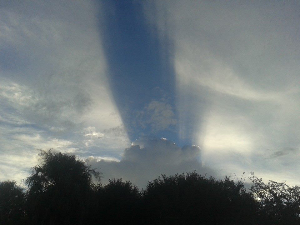 FoxFamilyVlogs's tweet photo. beautiful angel rays #perfectsky #godisgoood https://t.co/SEQjFCOYV4