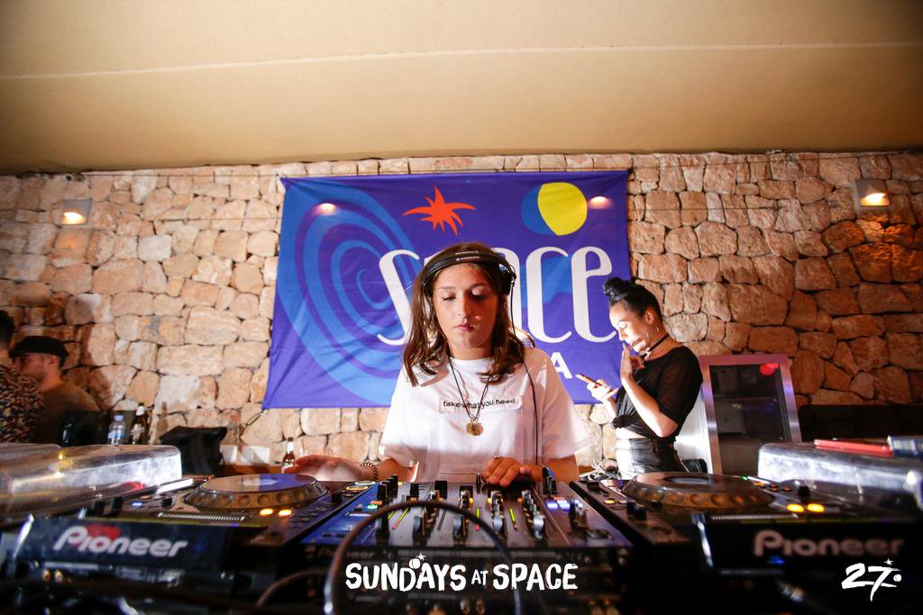 SundaysatSpace tweet media