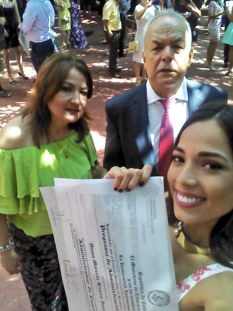 driverain's tweet photo. ADMINISTRADORA DE EMPRESAS!!!!!!!! 🎉📖🎓🎓🎓 Gracias a Dios y a mis padres y hermana 💜💟 @mcrivera1489 @ainsignaresp https://t.co/zyhOPULZe6