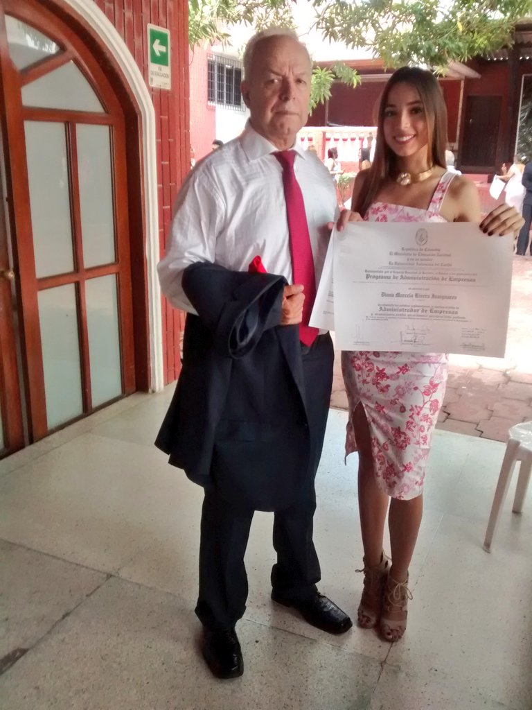 driverain's tweet photo. ADMINISTRADORA DE EMPRESAS!!!!!!!! 🎉📖🎓🎓🎓 Gracias a Dios y a mis padres y hermana 💜💟 @mcrivera1489 @ainsignaresp https://t.co/zyhOPULZe6