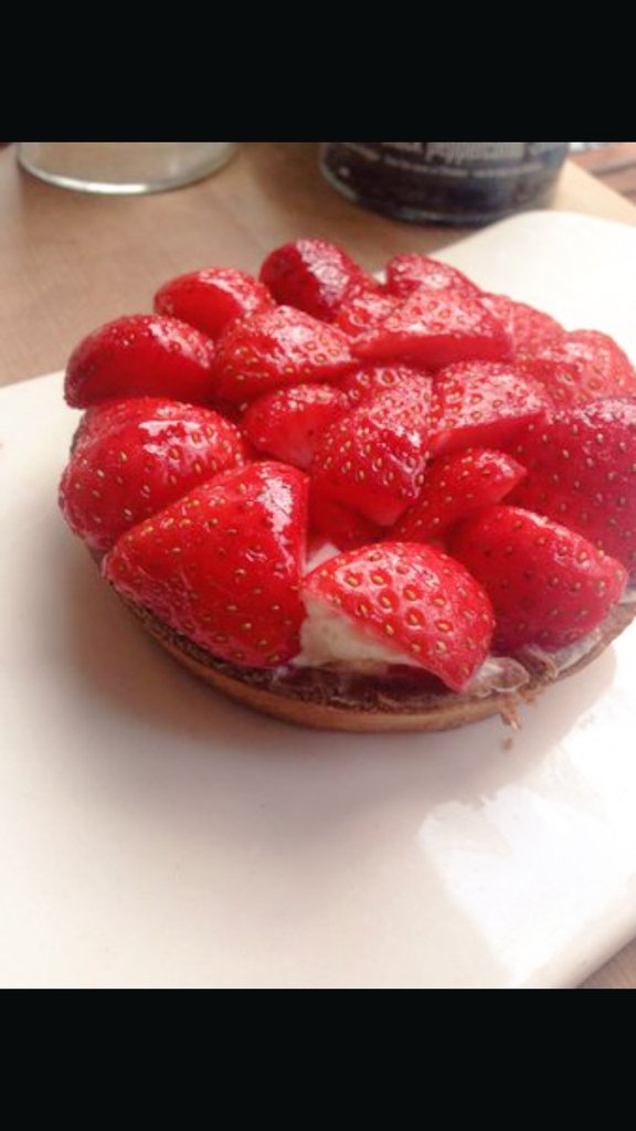 MSDLIGHTS's tweet image. This did not see the light of day 😂. Thanks for the yummy tart @LPQUK Parsons Green  Yummm 💛💚❤