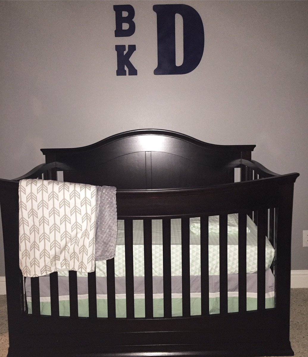 Kelleigh_G's tweet photo. Okay Banks.. We are ready for you 💙💙 #NavyBlueLetters #GrayRoom #MintGreenGrayWhite #ArrowThemeNursery #4MoreMonths https://t.co/wD95aTDvFw