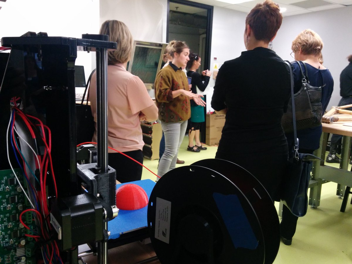 bibliomontreal's tweet photo. Bibliothèques et Fablas : mode d'emploi des communs.  Aujourd'hui, on dresse le portrait de la situation au Québec. @mtlvi https://t.co/lGNjFHabXS