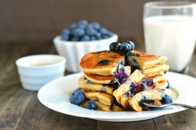 Fit_Republic's tweet photo. How delicious do these look this morning? Check out this whole wheat blueberry pancake recipe here! 
https://t.co/wLBpxCviUH https://t.co/OUgWHb3Jx4