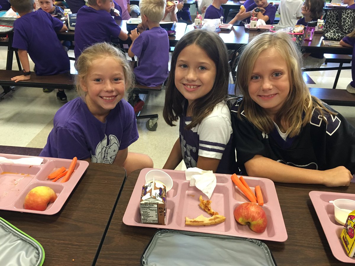 WESpolarbears's tweet photo. Check out our #PolarPride #weROAR #NYCSD https://t.co/6MTTraXul6