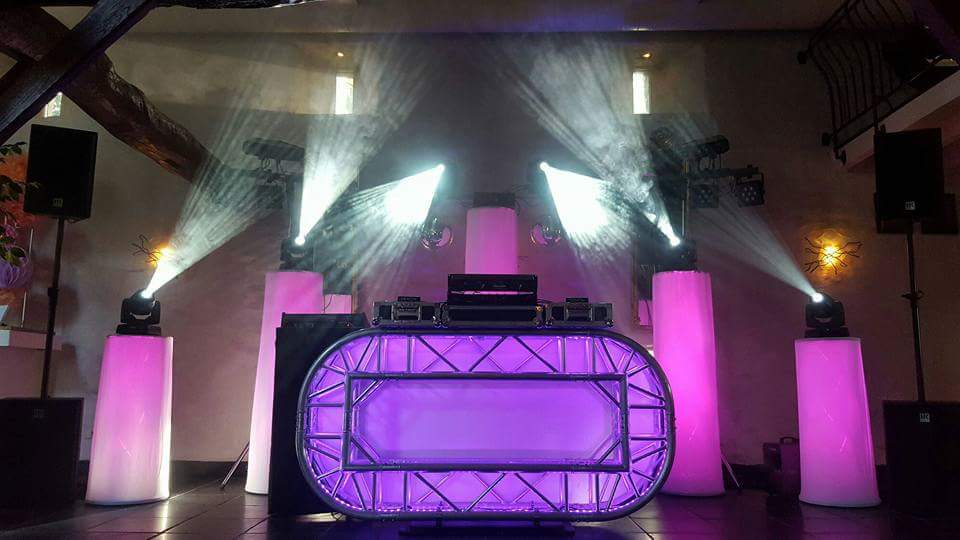 TwoDiscjockeys's tweet photo. https://t.co/paPUR7o7gS #driveinshow #bruiloftdj #apresskishow #chesterfielddjbooth #djhuren #exclusivedj #driveinshows #djgezocht #bruiloft https://t.co/IRdtQjt2F4