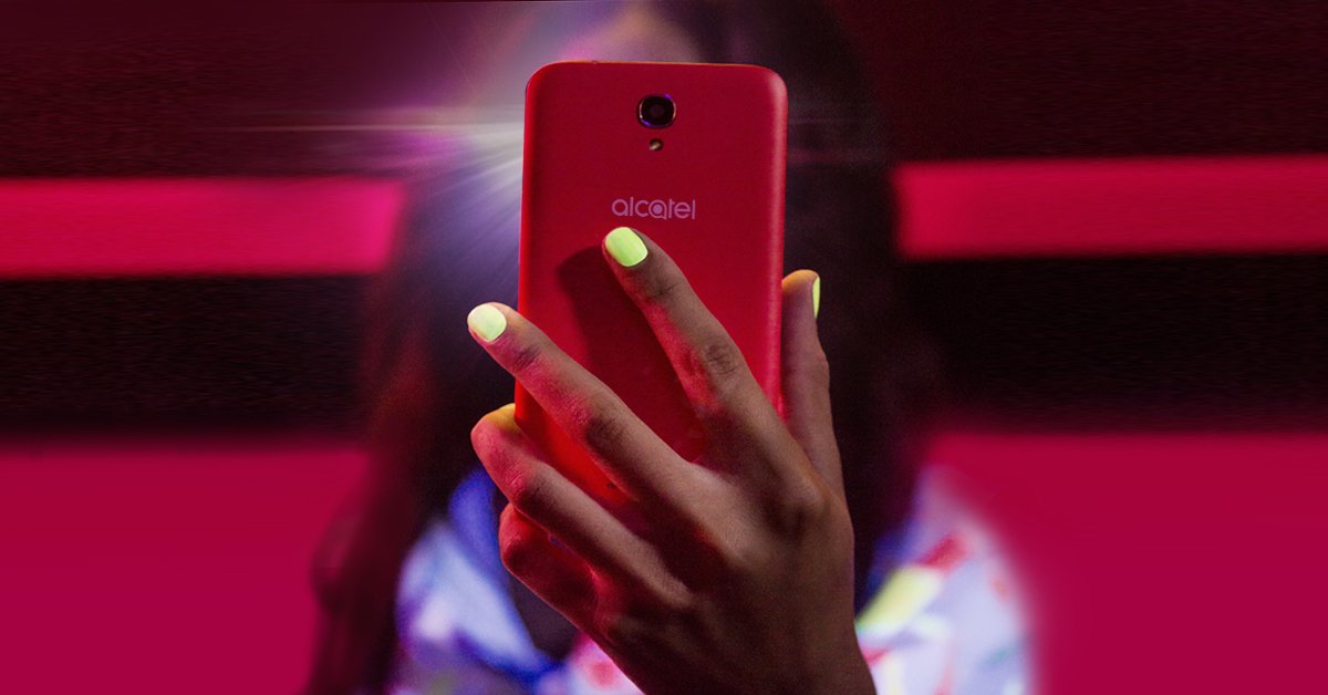 alcatelmobileuk's tweet image. Who has that Friday Feeling? Take that perfect selfie this weekend with the new #POP4 only £99.99 from @CPWTweets bit.ly/2acDtLF
