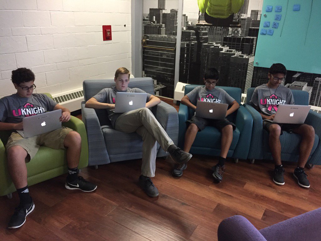 PHSComputerGuy's tweet image. Knight coders show their support for the cure #UKnight2016