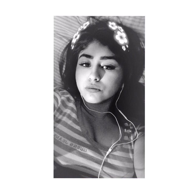 only1rose_16's tweet photo. 👽 https://t.co/gSNRzmFis1