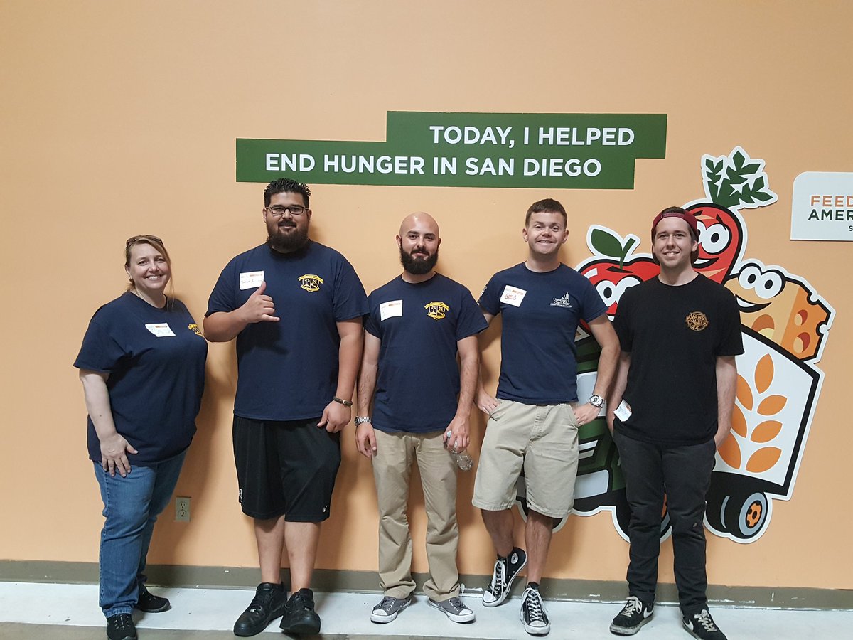 SDMesaSVO's tweet photo. Serving our community one day at a time #ServiceSelfie #feedingamericasd https://t.co/7MACnxOlq3