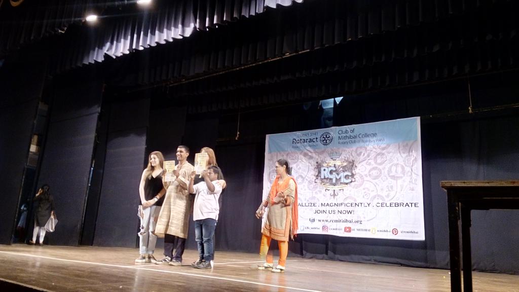 Rc_Mithibai's tweet photo. Our Special Performers getting felicitated at #Kiran2016Live. #RCMithibai https://t.co/R0ZeVAO0kq