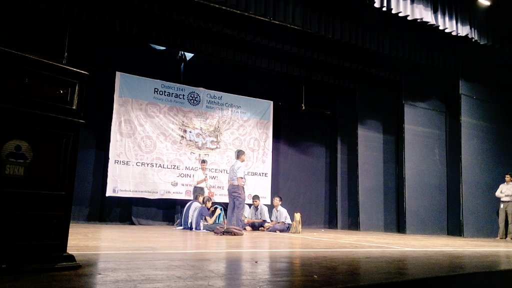 Rc_Mithibai's tweet photo. Special students of #Parapledgic school Presenting an important social message of #Literacy at #Kiran2016Live. https://t.co/kseElykrus