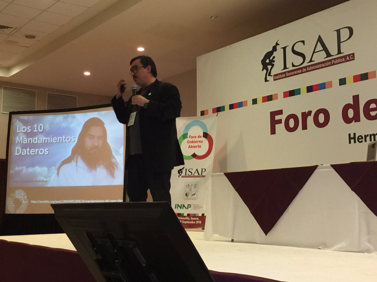 elmemonoriega's tweet photo. @mexflow estar escuchando una ponencia y que sean el ejemplo es suuuuper genial !! #OpenDataJesus abrazos !! https://t.co/Lu4jVivSNH