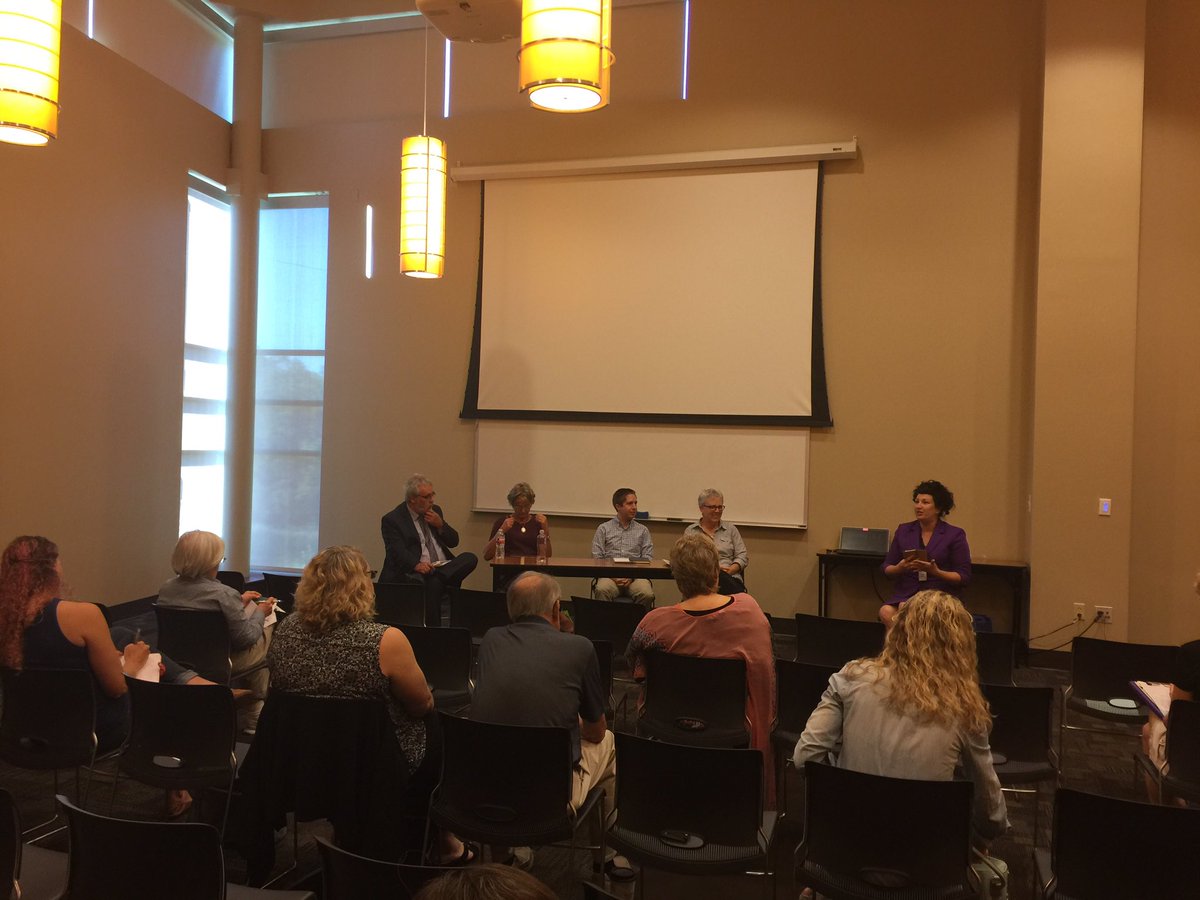 HeatherHallKC's tweet image. Great #SmallBizBootcamp happening now @ClayCountyEDC @squareone_mcpl @baristadecasa