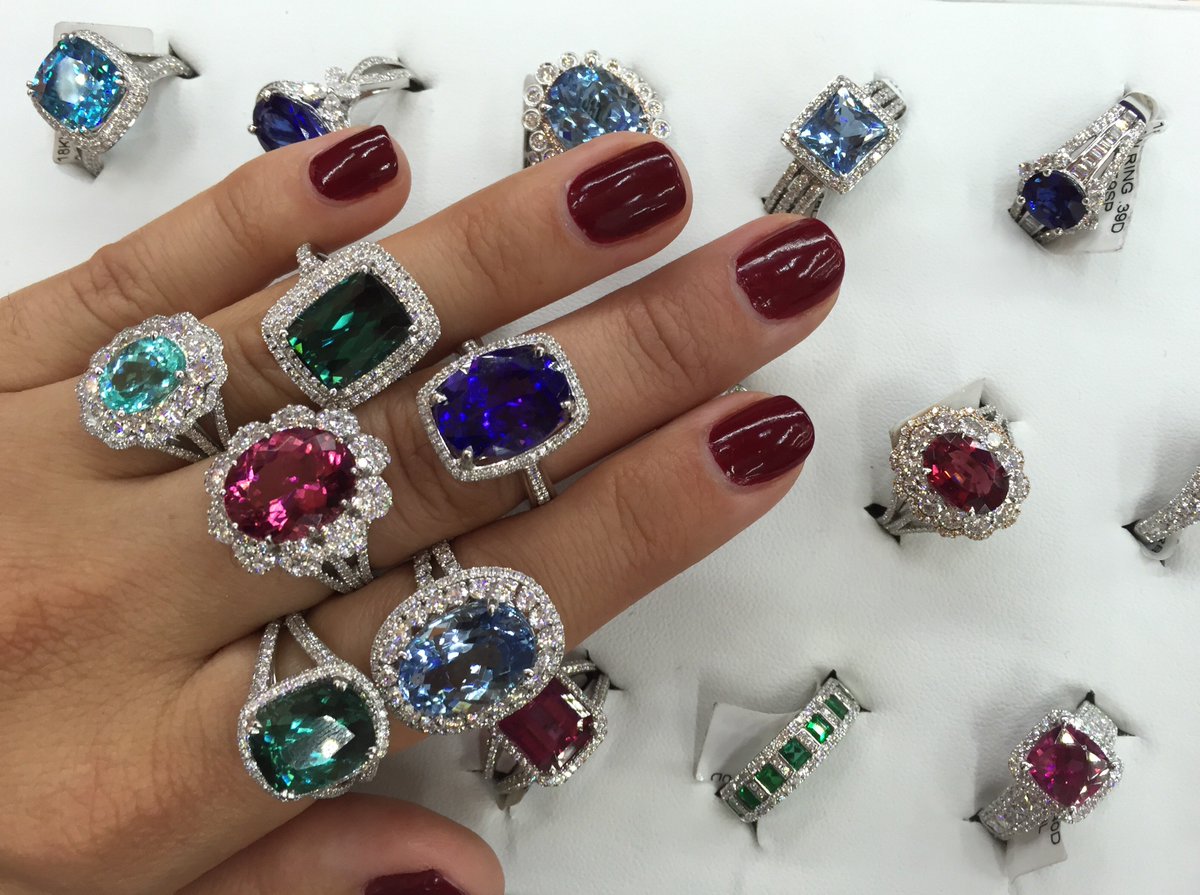 TheDiamondDoctr's tweet image. It's a @SimonGJewelry takeover today and tomorrow!