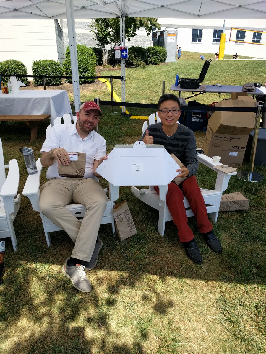 toddschenk's tweet photo. Eating drone-delivered burritos w/ @yangzhang08 @vtnews #projectwing #tastytech https://t.co/OcVVijLRRt