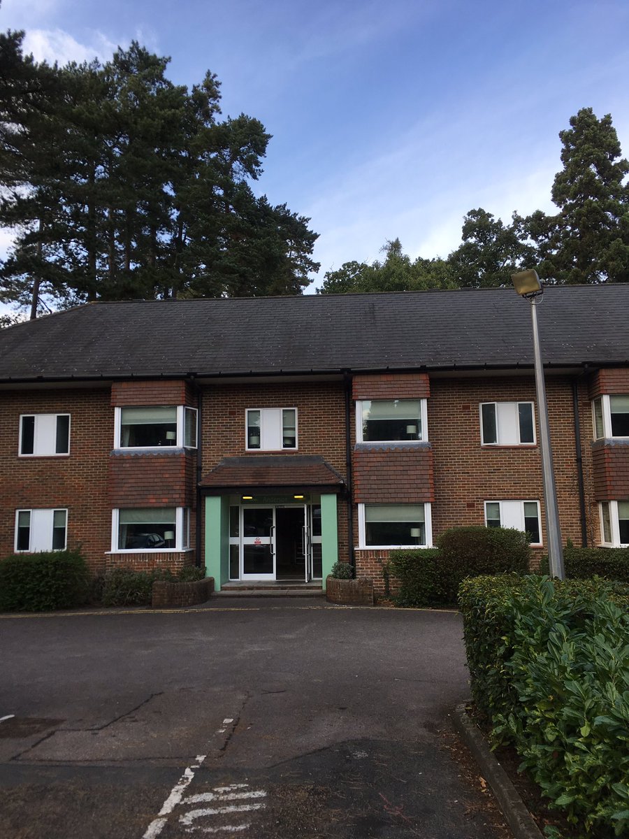 InfoSmsc's tweet photo. @deverevenues Feeling slightly duped: hotel website photos v reality https://t.co/4LEnUTrmpi