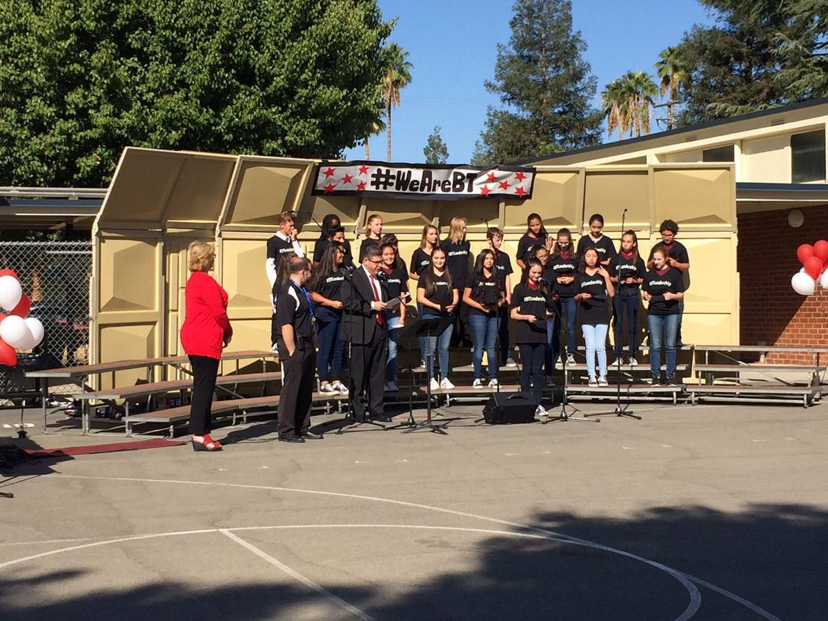 robin8243's tweet photo. #BullardTALENT #csufresno #presidentcastro Bullard TALENT Patade of all things #BT https://t.co/cE1MWkekxu