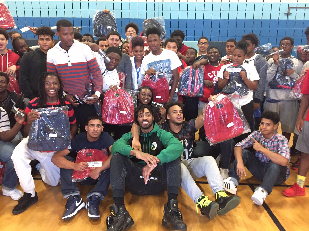 realjamesyoung's tweet photo. Great time with the kids in Boston yesterday for the #SummerOfState event. #GiveBackPack #RocGives https://t.co/QssnL60hTg