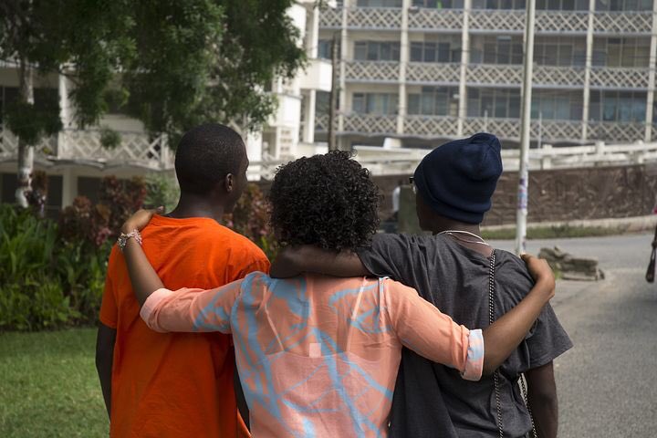 EternallyEve's tweet photo. Put down weapons and open your arms...end violence with compassionate hugs. #sharethelove #mourntogether https://t.co/B8jgYljz3G