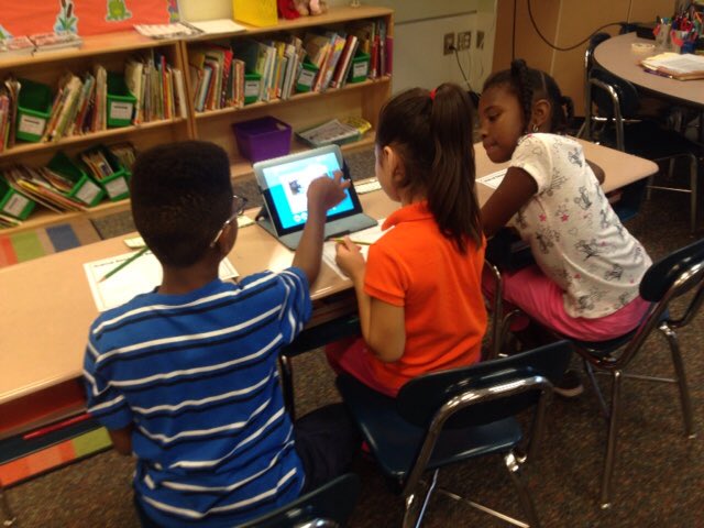 TeacherZinn's tweet photo. #FarmAnimalResearch #WorkingTogether #GoWakelon https://t.co/hzdaQYlk8z