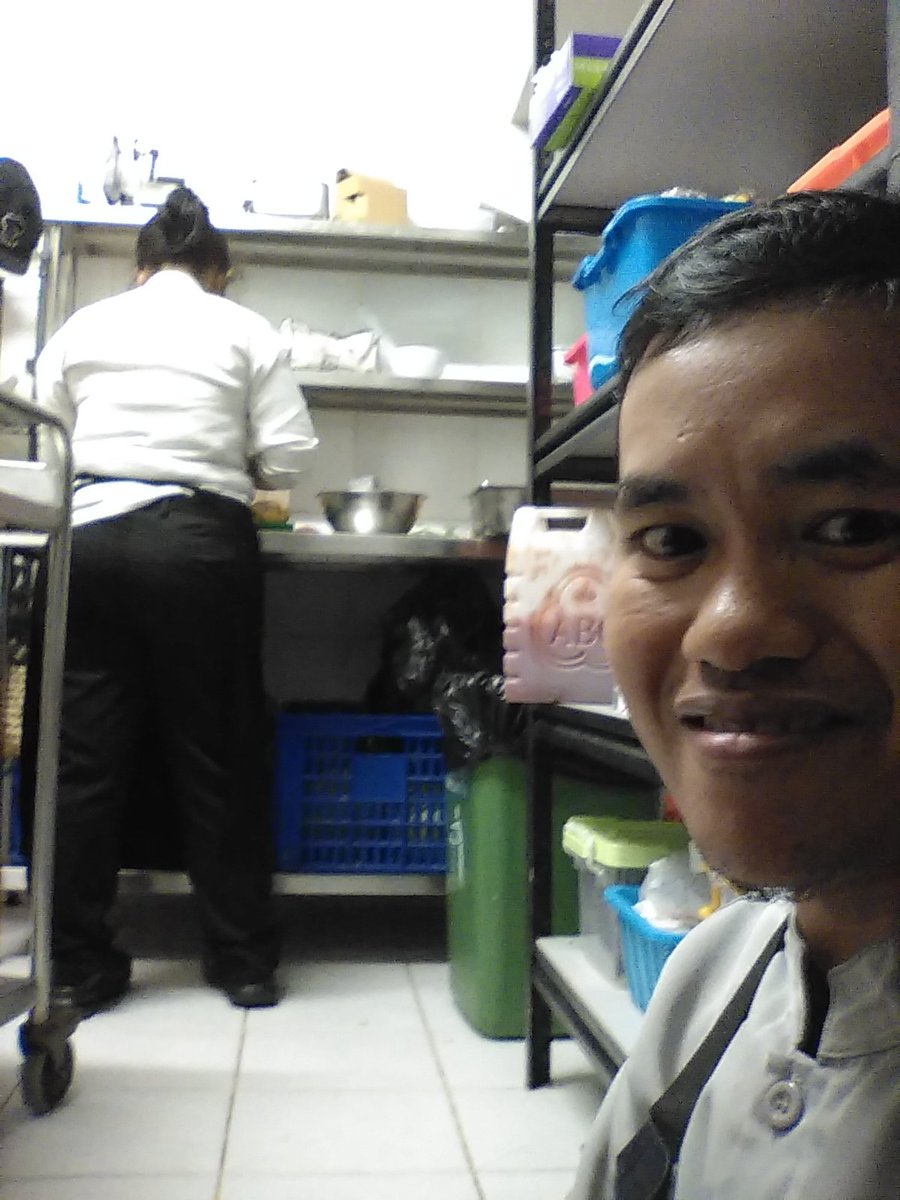 IefulBearcode's tweet image. Job with chef