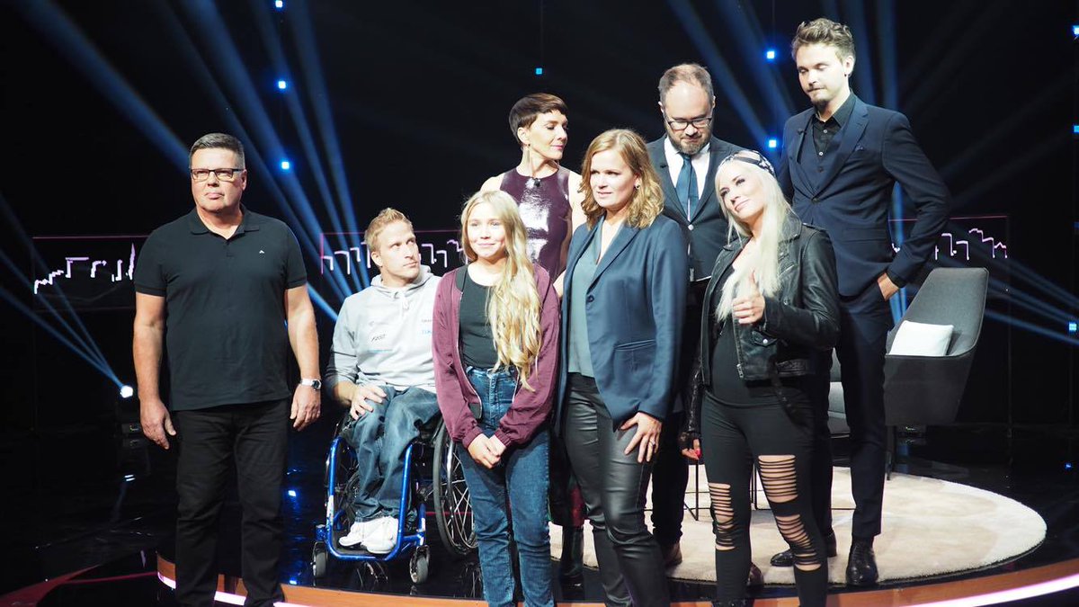 EVS_LIVE's tweet photo. Tämä ilta vietetään tällä kokoonpanolla!

Mukana @LeoPekkaThti, #JariAarnio, #MariaMonde, @SelmaVilhunen ja  #LinneaSkog

#evslive https://t.co/v4ZQytZSaP