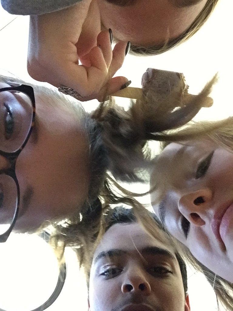 table_squad's tweet photo. Table squad back at it but fucking kaylee got replaced by badgalgg https://t.co/CUhU9Y061t