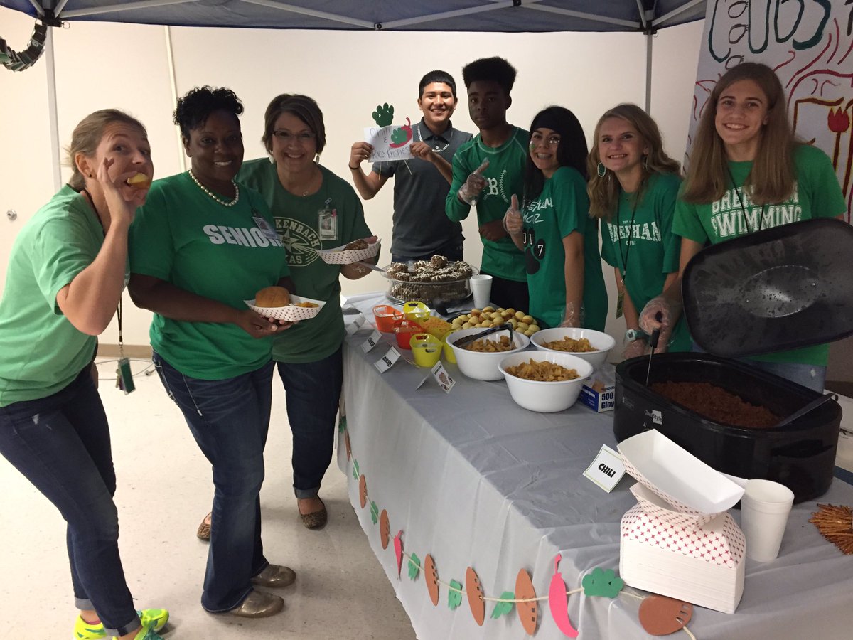 BrenhamHS's tweet photo. BHS Tailgate Party! Thank you to our AWESOME chef Mrs. Cmajdalka & her Culinary Arts classes for a delicious, gourmet lunch! #ichoosebrenham https://t.co/lnO9b4dzVP