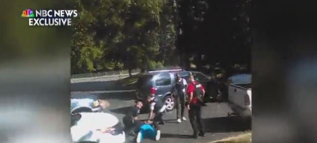 AlRojoVivo's tweet photo. EXCLUSIVA NBC NEWS: Video muestra encuentro fatal entre Keith Lamont Scott y policía de Charlotte
https://t.co/0iwRQGASZn https://t.co/LqokX8BMja