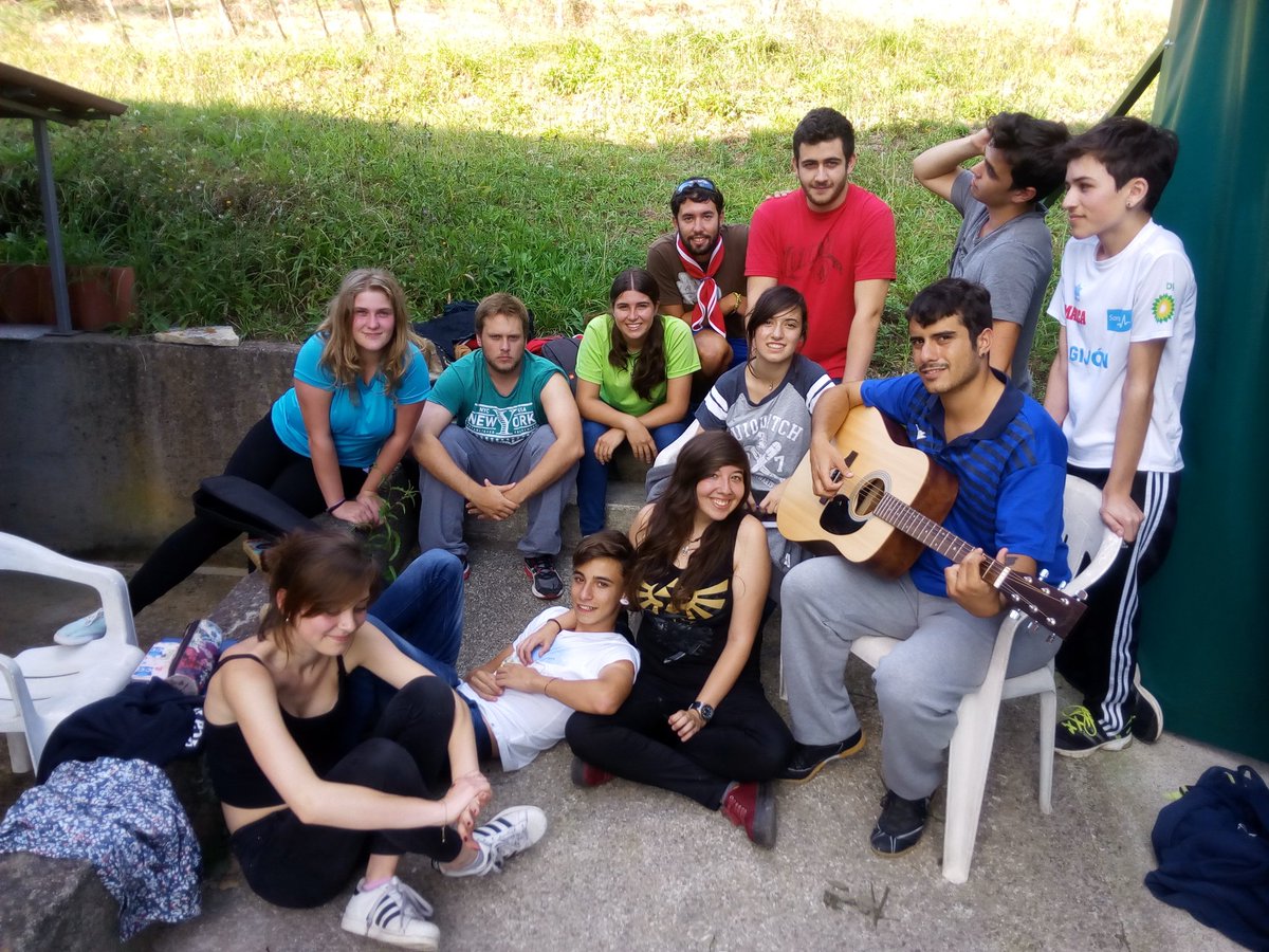 ScoutAsturias's tweet photo. Primera reunión y ya tenemos una nueva canción y todo!
Mg si quieres oirla😘 https://t.co/3OtxlFNhbL