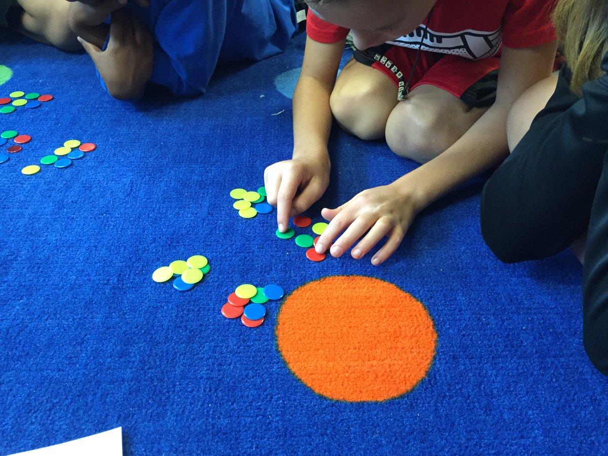 gr4learners's tweet image. We reviewed division today using counters. When you divide you make equal groups. #mathrules #wegotthis