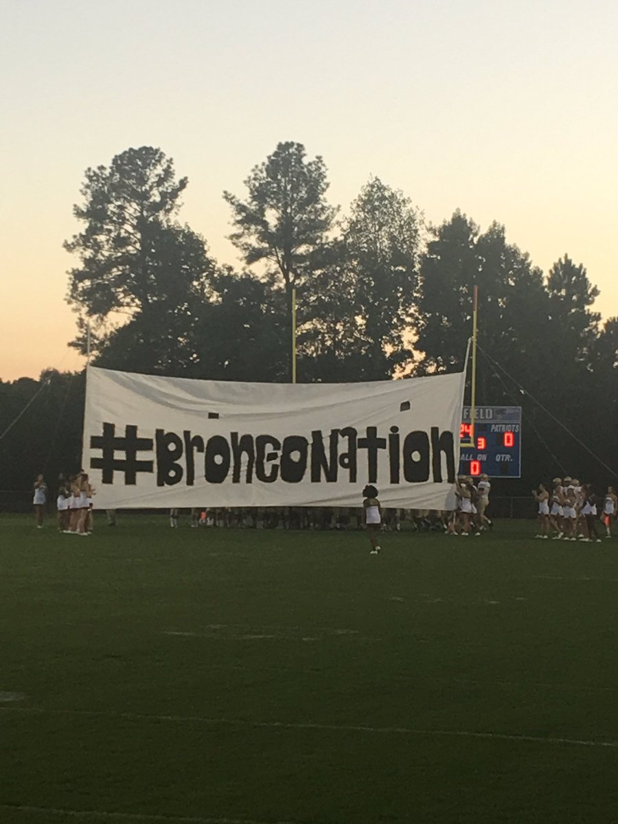 Bronco_Ftball's tweet photo. Here come the Broncos #Family16 https://t.co/PQfvi1VuwR