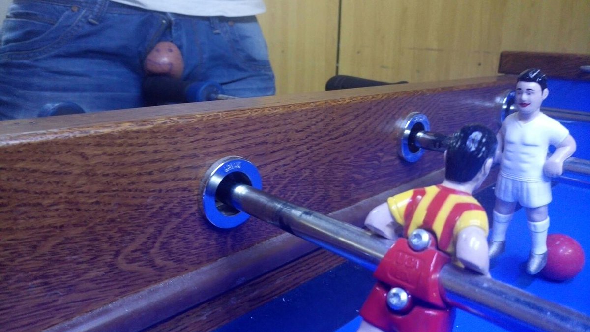 Soy cojonudo en el futbolin. Prácticamente imbatible, aunque a veces me hacen caños.