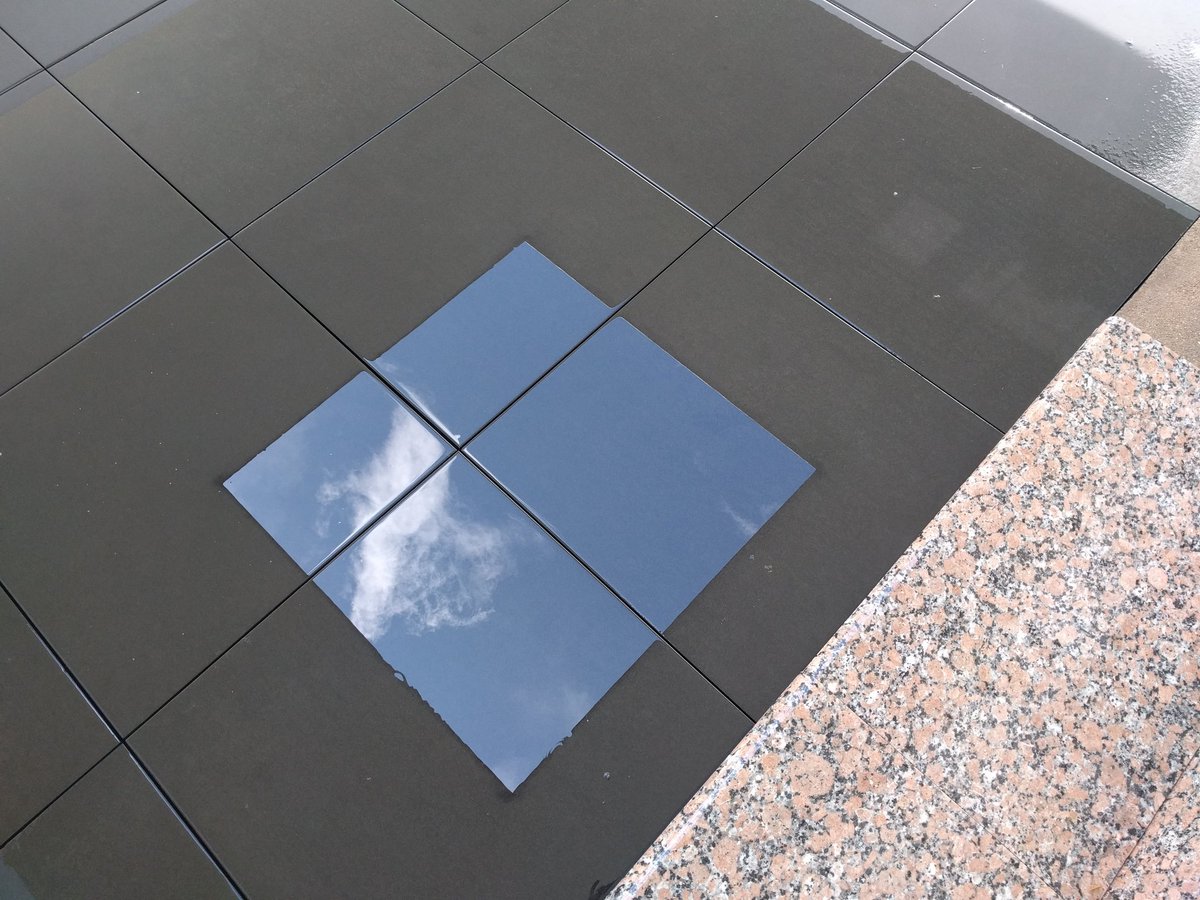 mirandahbennett's tweet photo. Lunch break at #DF16RU - time to pick up a new @RiceUniversity T-shirt and stop by the beautiful Turrell Skyspace. https://t.co/5qgMERsJ9U