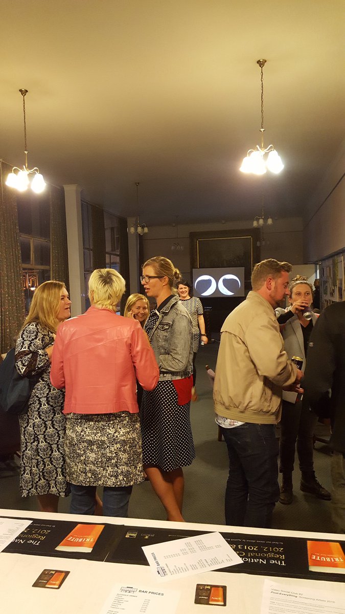 miho_mallace's tweet photo. Helping out behind the bar at this great event
#artweekender https://t.co/g0nDdEPCGH