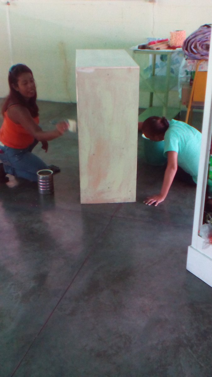 CEINGuatireZ's tweet photo. @mescolarzamora @MPPEDUCACION @brenwil16 #EnCayapaEscolar Miembros del plantel y Consejo Comunal trabaja para dar la bienvenida a los niños https://t.co/OA2QfRqFo9