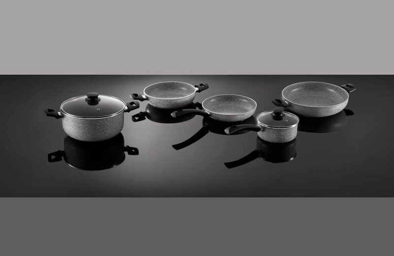almacookware's tweet photo. #Alpinika #set by #almacookware completely #madeinitaly 7 layers of coating for more #hardness and #resistance #cookingdifferent with #alma https://t.co/3H7ivI5MQy