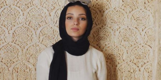 Nzherald V Twitter American Journalist And Hijabi Muslim Noor Tagouri Photographed For Playboy Magazine Https T Co Zp2egzskqj