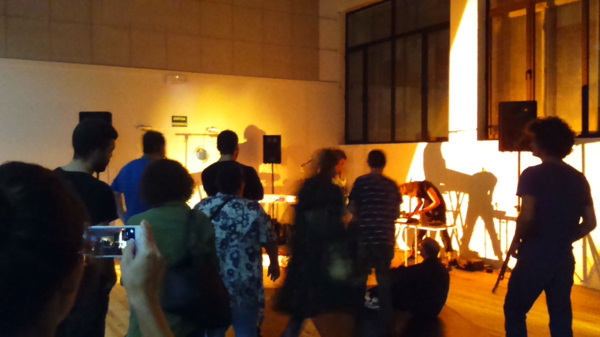 lacalderabcn's tweet photo. música d'Odil Bright i projecció de "La Danse" de Wiseman per combatre la pluja a #Merce2016  #Merce16 a La Caldera :) https://t.co/g1q1gPuwxQ