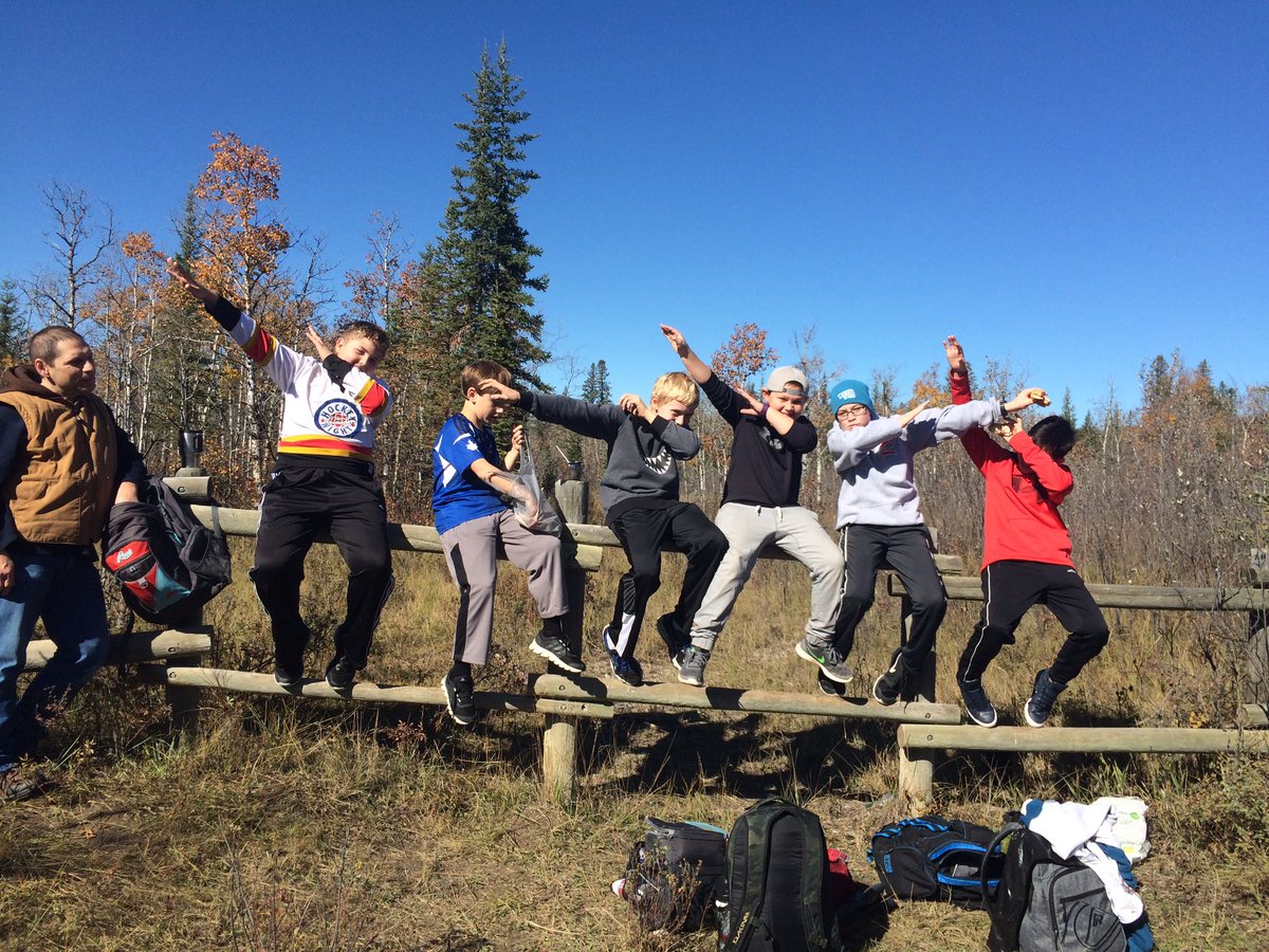 6CSSMS's tweet photo. Tree investigators out! #dab #treesareawesome #ffcaworks @ffcaedu @ffca_sms @weaselheadpark https://t.co/jwGwriLfmn